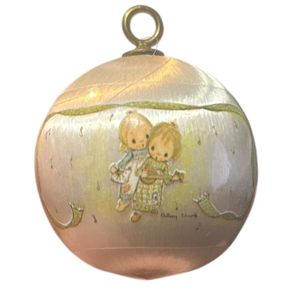 Vintage Hallmark Betsey Clark Satin Ball Ornament Christmas 1976 Keepsake QX2101 - Picture 1 of 4